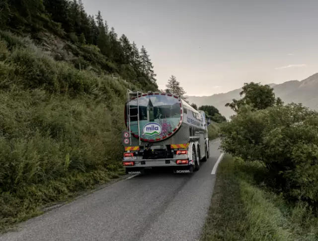 camion di raccolta in Alto Adige mila-genossenschaft-7.jpg